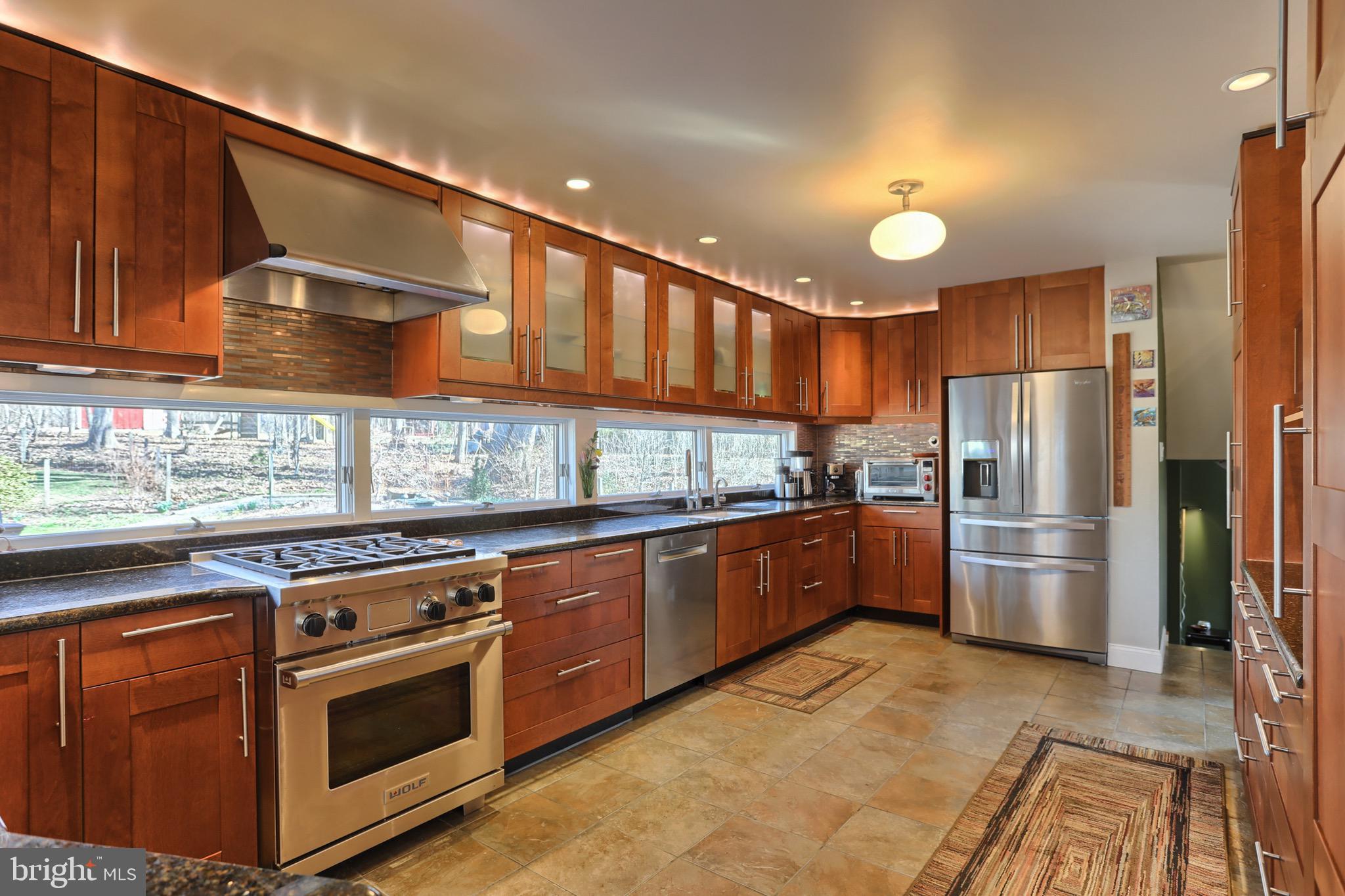 36 Banbury Road Hummelstown, PA 17036 - Photo 14 of 53 Gas cooktop- efficient work space