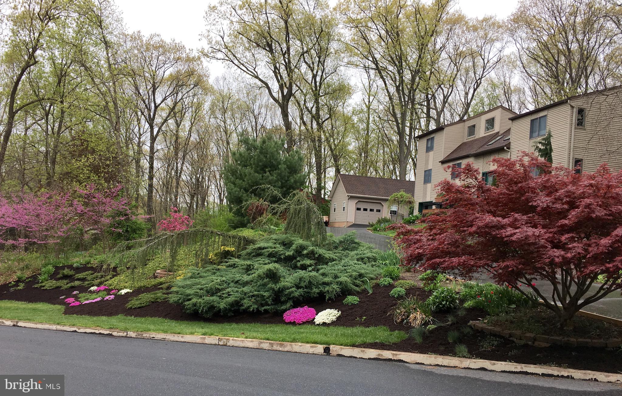 36 Banbury Road Hummelstown, PA 17036 - Photo 39 of 53 Lovely landscaping