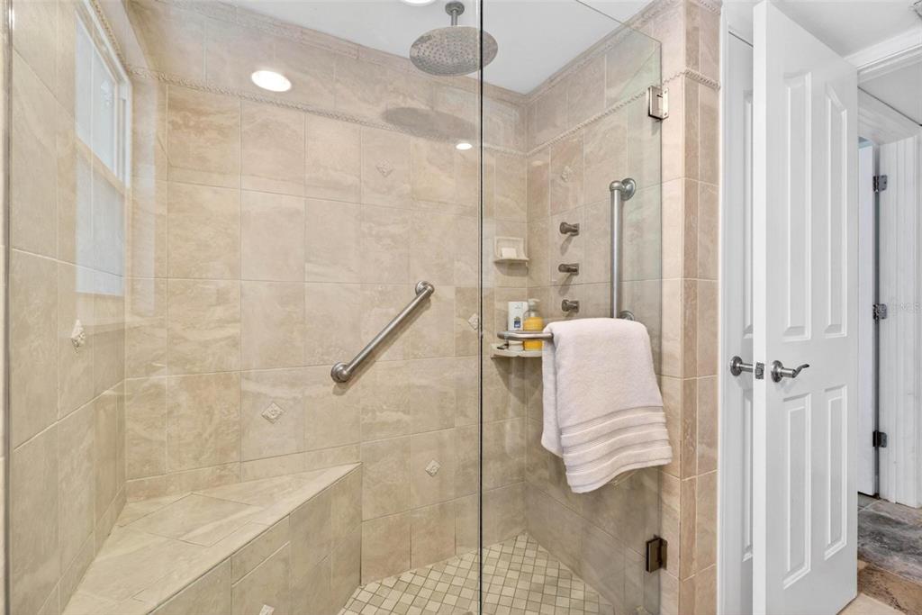 1065 Eden Isle Boulevard Northeast, Unit 2 St. Petersburg, FL 33704 - Photo 21 of 31