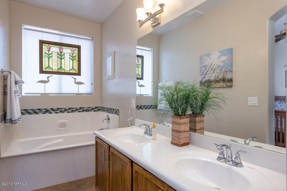 11276 North Sawtooth Road Tucson, AZ 85737 - Photo 10 of 20