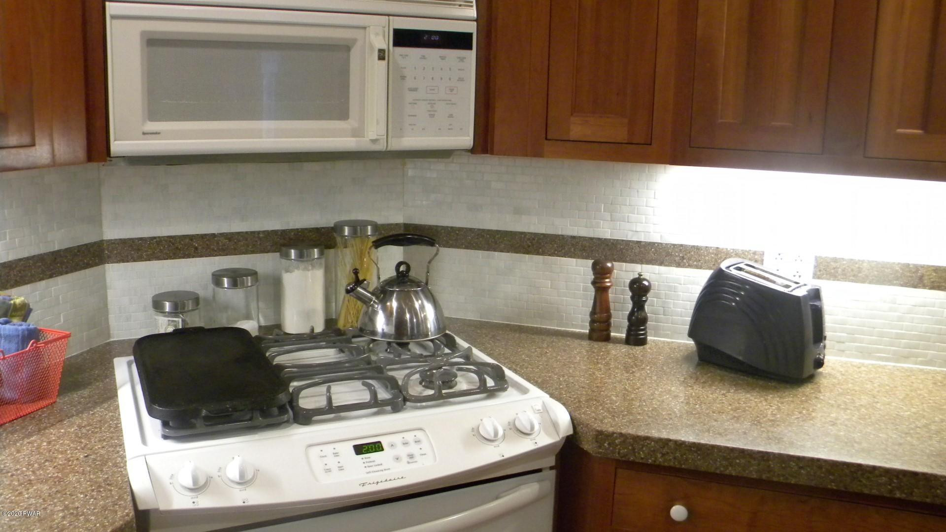 405 Sawmill Road Greentown, PA 18426 - Photo 25 of 61 18-KItchen