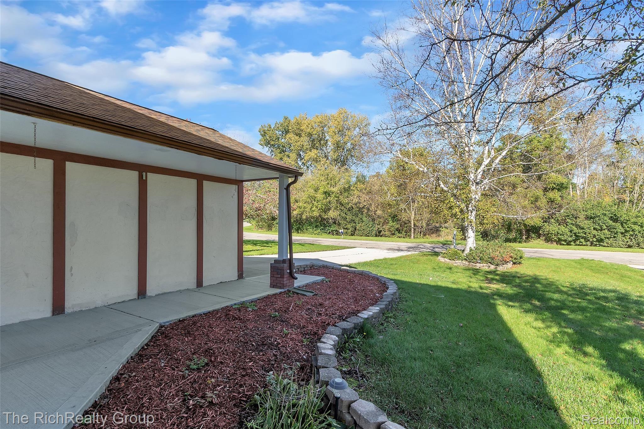3625 Loon Lake Road Wixom, MI 48393 - Photo 39 of 45 3625 Loon Lake Rd (47).jpg