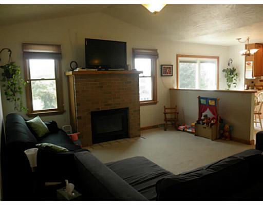 226 Holyoke Road Butler, PA 16001 - Photo 2 of 17 Living Room.