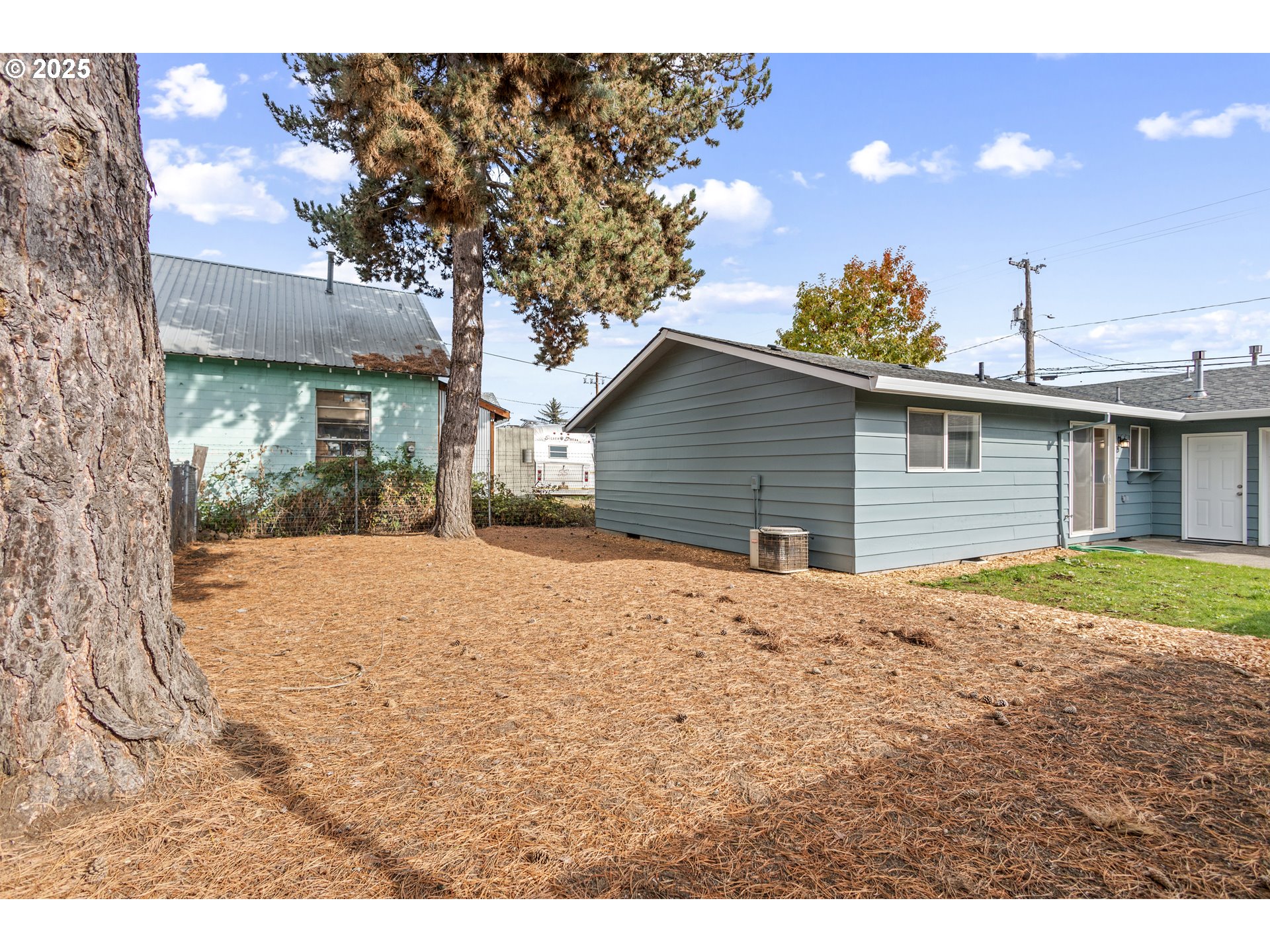 1822 Hawthorne Street Forest Grove, OR 97116 - Photo 5 of 18 a house with a outdoor space