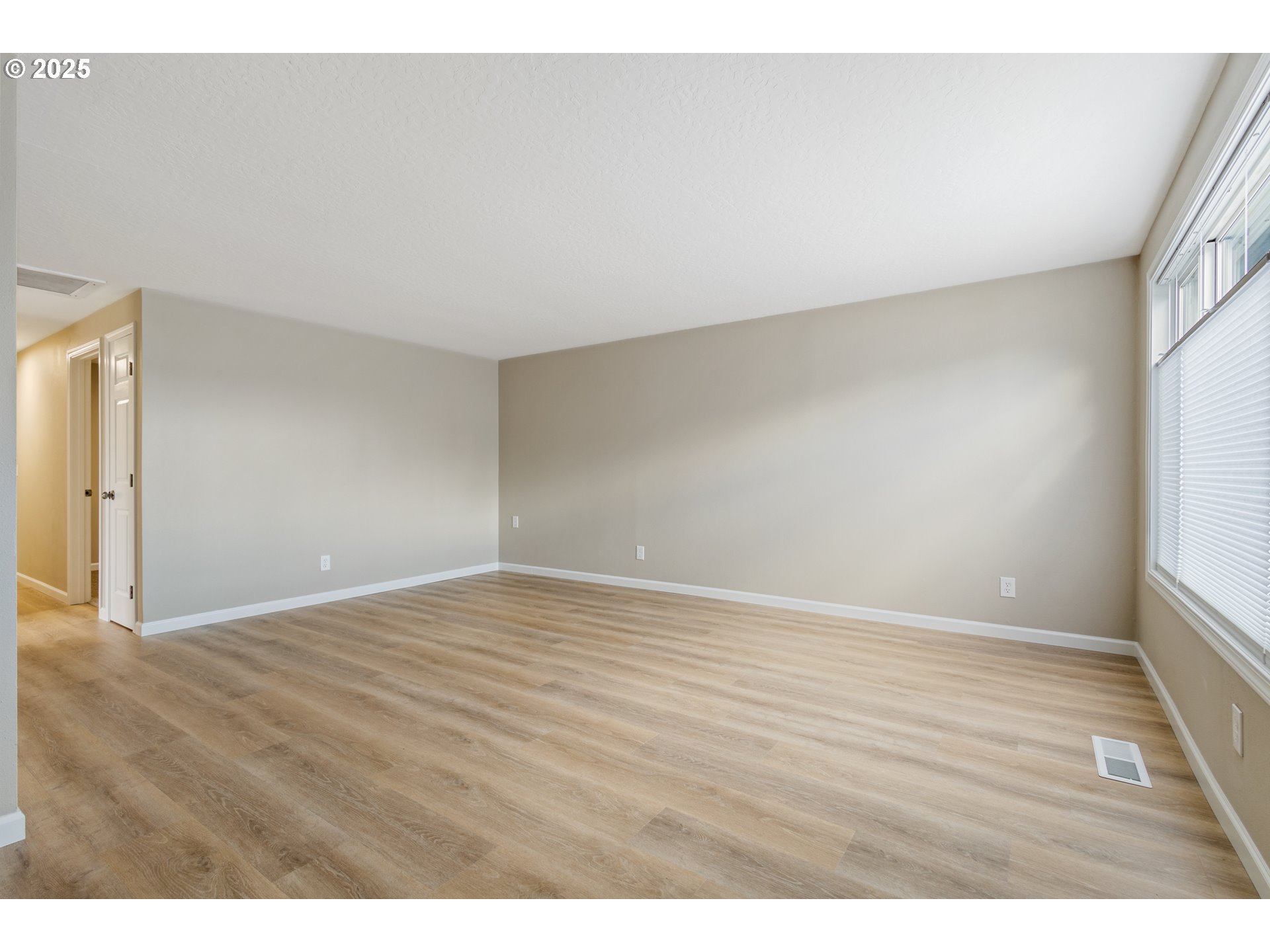 1822 Hawthorne Street Forest Grove, OR 97116 - Photo 8 of 18 a view of an empty room and window