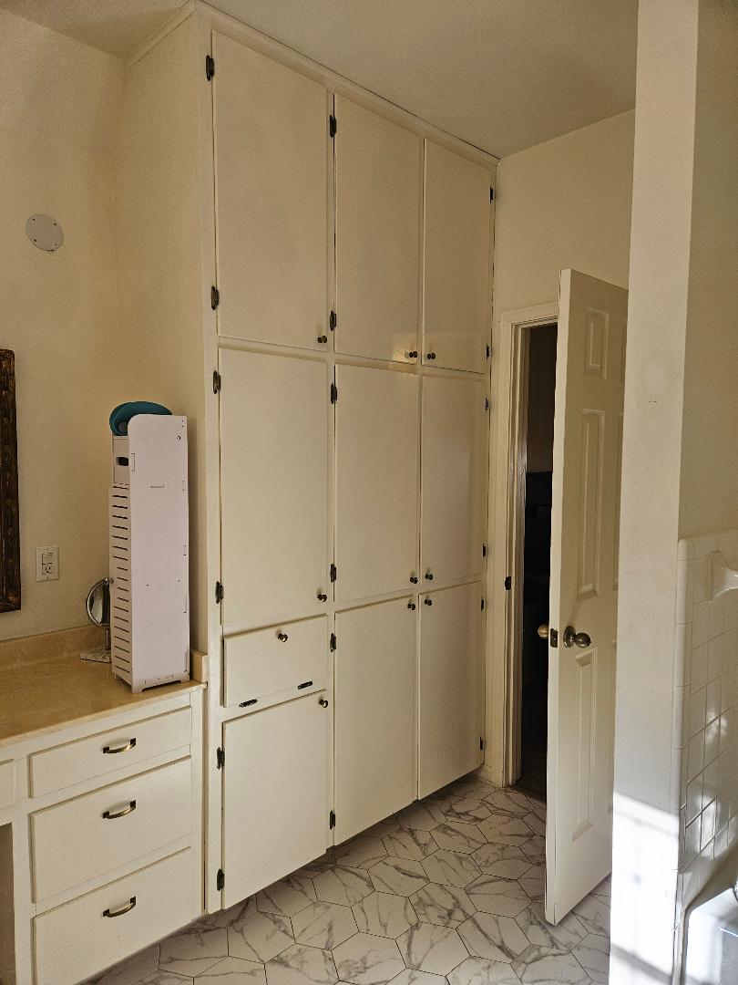 710 North Avenue C Elgin, TX 78621 - Photo 16 of 33 a view of a closet