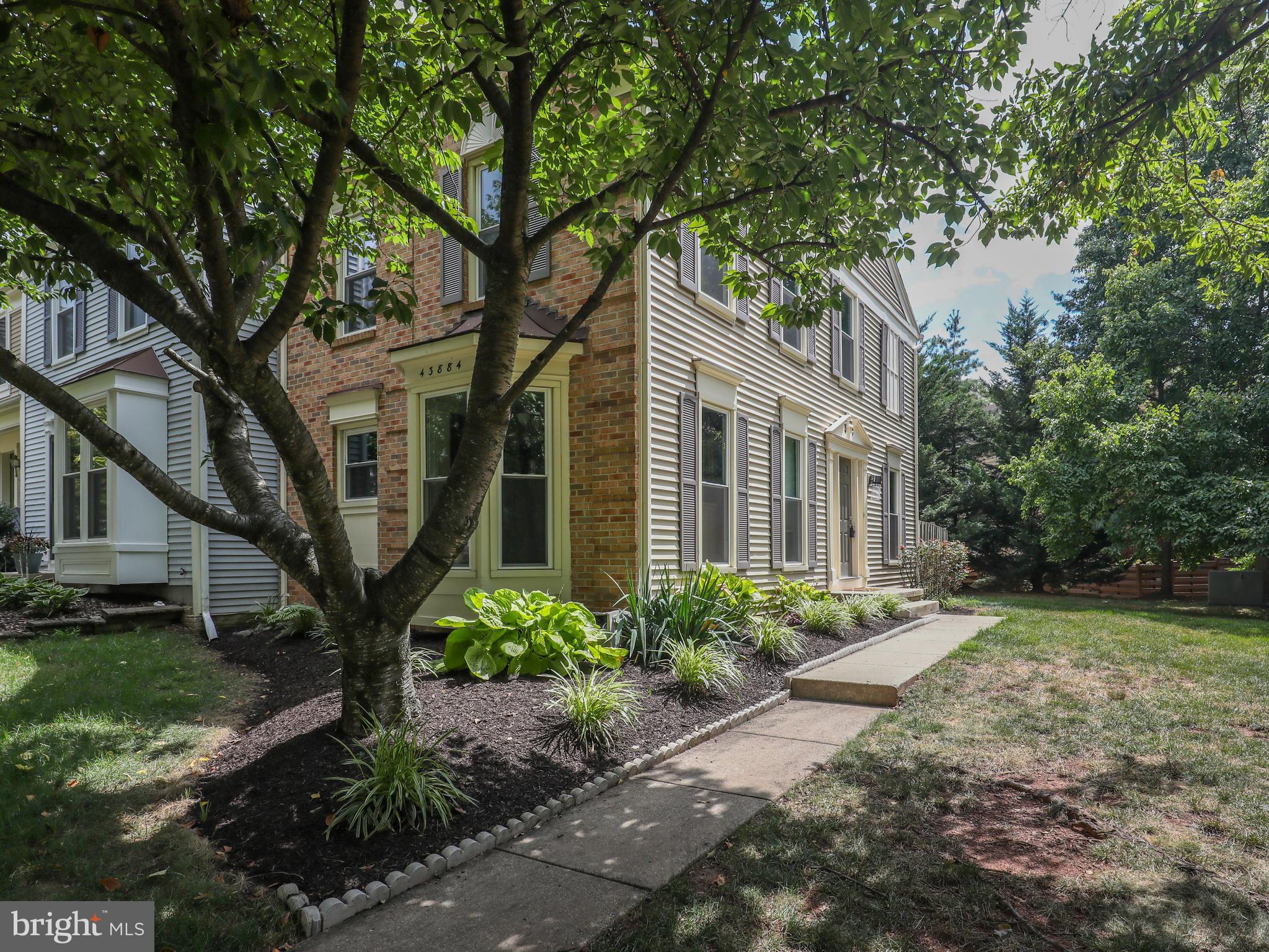 43884 Laburnum Square Ashburn, VA 20147 - Photo 2 of 23 Located in Ashburn Farm