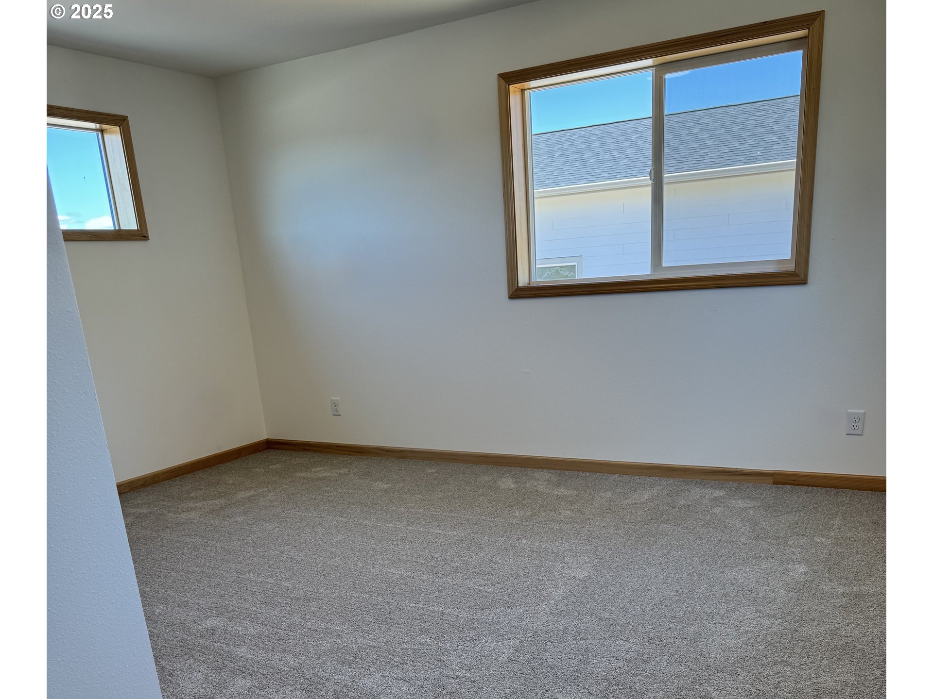 715 ST Charles Street Eugene, OR 97402 - Photo 12 of 30 an empty room with a window