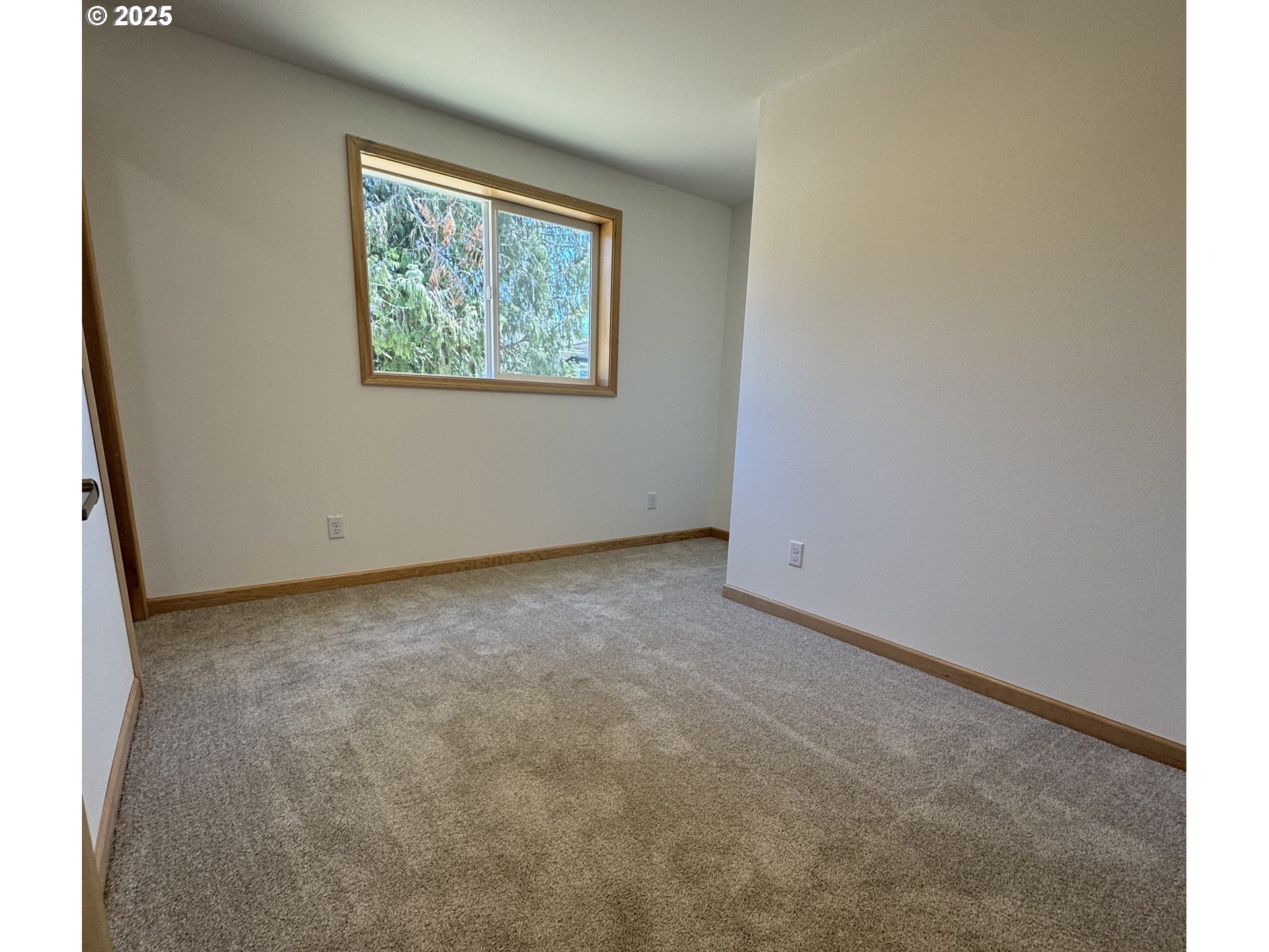 715 ST Charles Street Eugene, OR 97402 - Photo 7 of 30 an empty room with windows