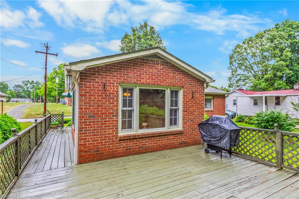 4106 Whitfield Road Winston-Salem, NC 27105 - Photo 21 of 25 Deck for outdoor entertaining
