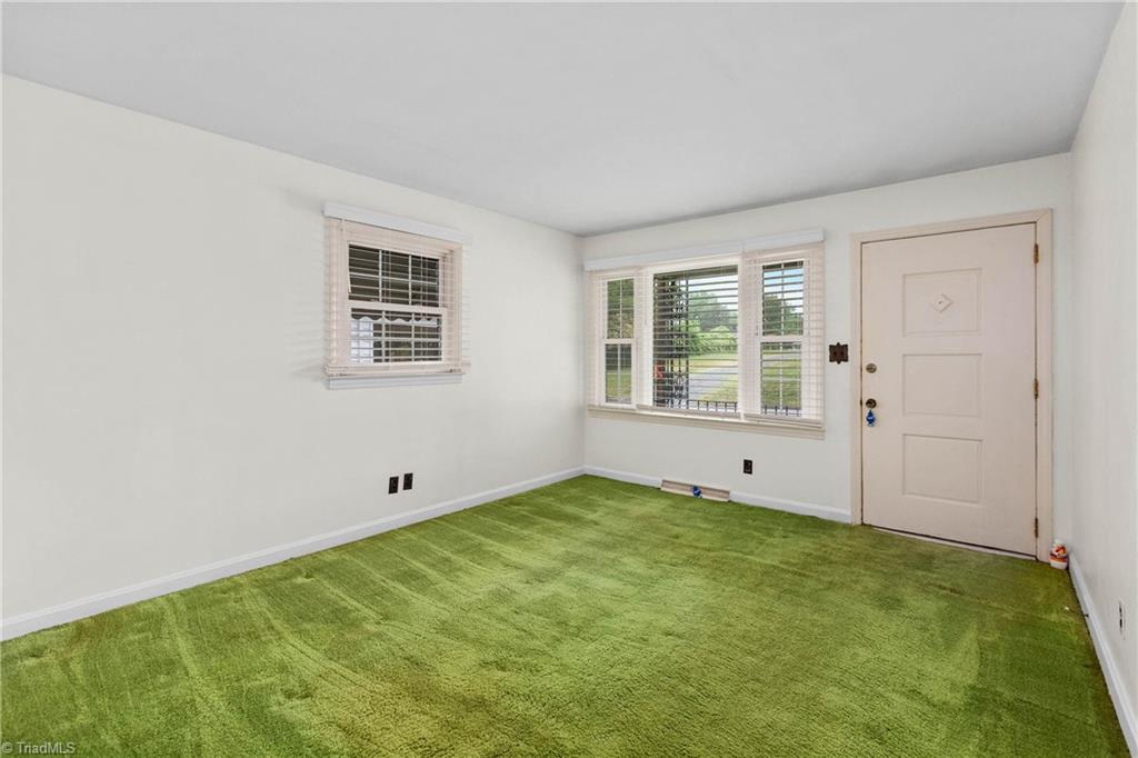 4106 Whitfield Road Winston-Salem, NC 27105 - Photo 6 of 25 Living Room