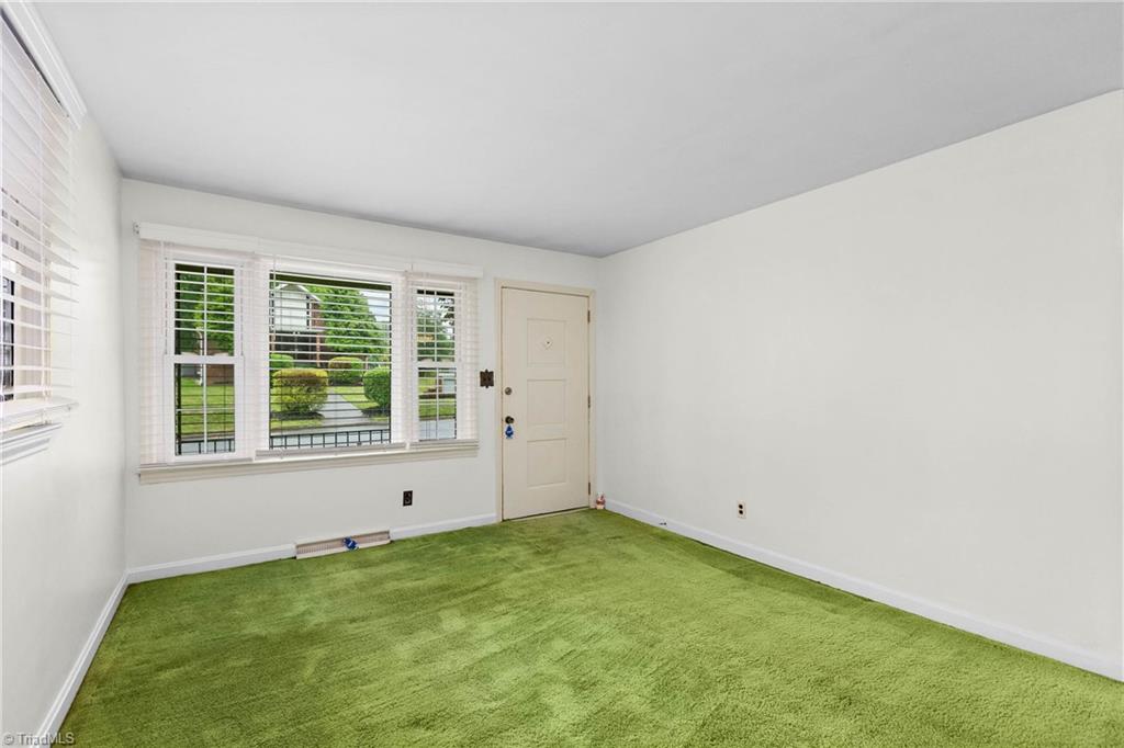 4106 Whitfield Road Winston-Salem, NC 27105 - Photo 7 of 25 Living Room