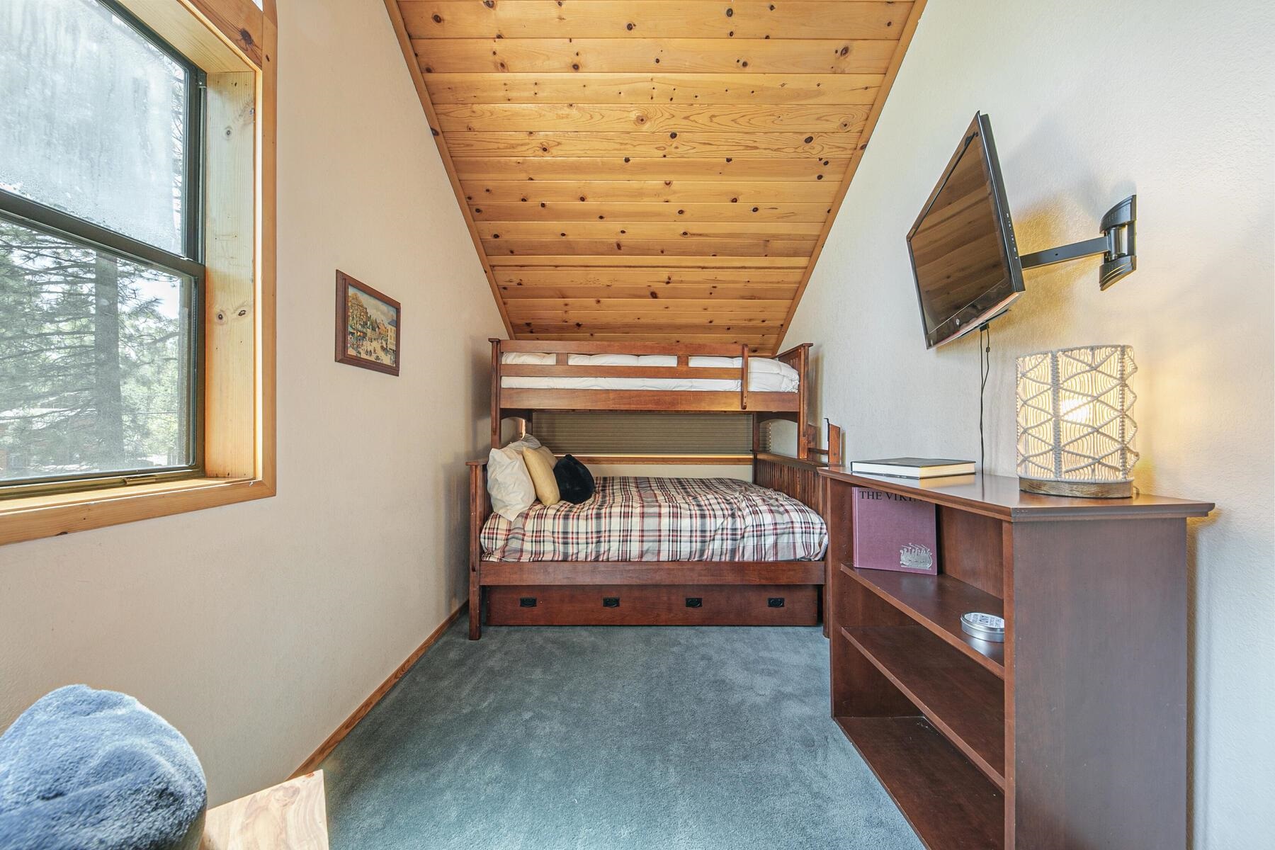 13515 Ski View Loop Truckee, CA 96161 - Photo 24 of 28 Gallery Image 24
