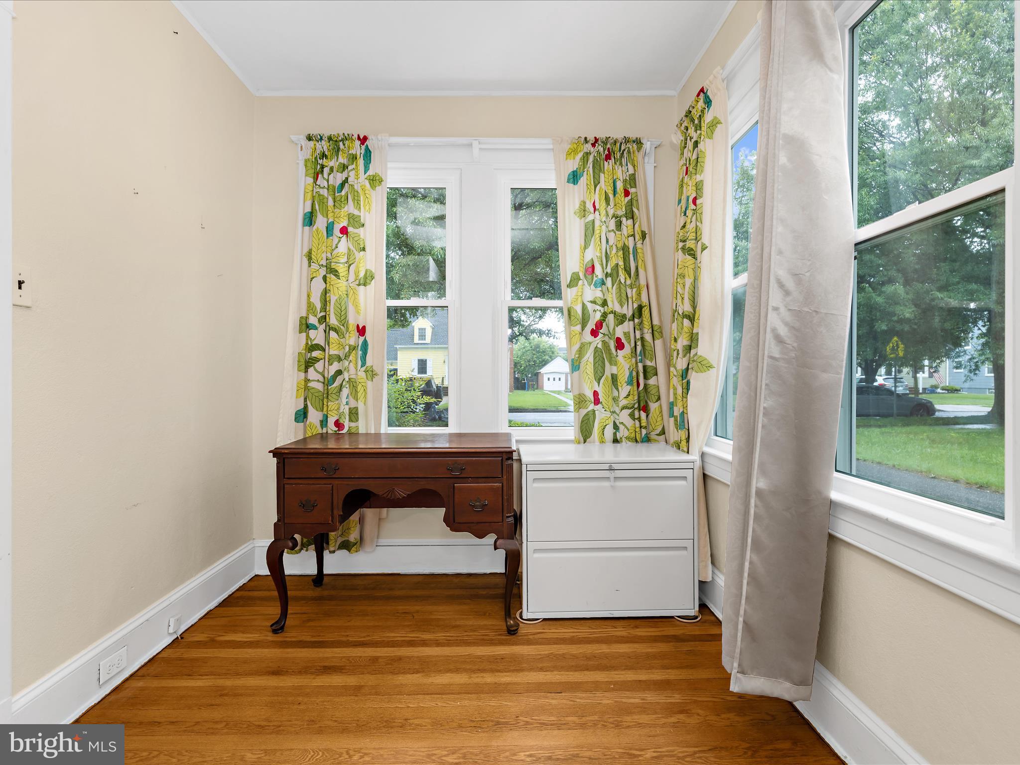 112 Homewood Road Linthicum Heights, MD 21090 - Photo 13 of 44 a living room with furniture and a window