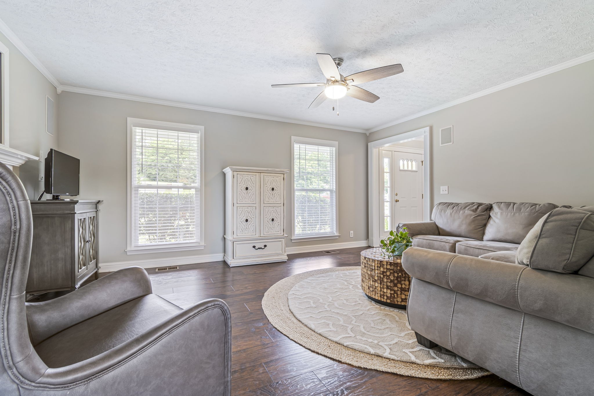 3137 Southall Road Franklin, TN 37064 - Photo 9 of 51 a living room with furniture and a flat screen tv