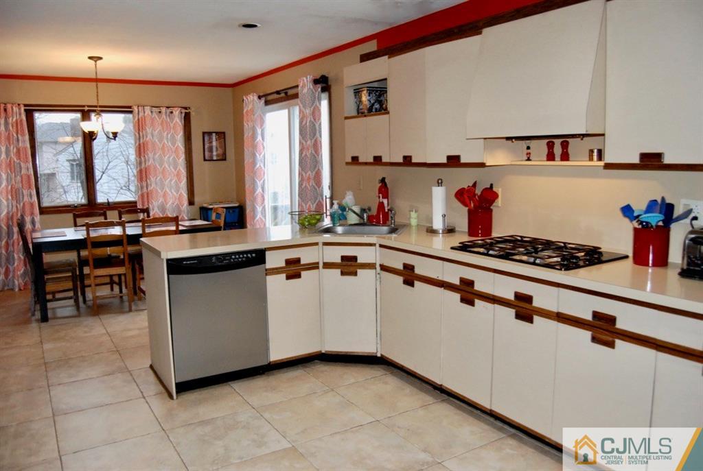 20 Ryan Road Edison, NJ 08817 - Photo 5 of 17 Gallery Image 5