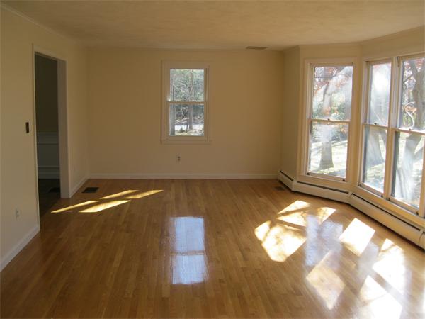 17 Aqueduct Road Natick, MA 01760 - Photo 4 of 15 Gallery Image 4