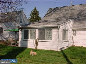 739 Hickory Road Secane, PA 19018 - Photo 2 of 6 Exterior Back