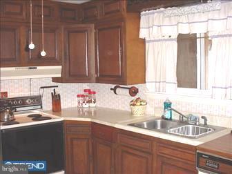 739 Hickory Road Secane, PA 19018 - Photo 3 of 6 Kitchen
