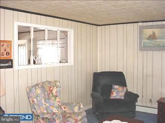 739 Hickory Road Secane, PA 19018 - Photo 4 of 6 Living Room