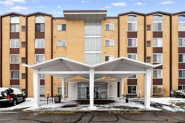 $1,040 | 25735 Lorain Road, Unit 506, North Olmsted, OH 44070