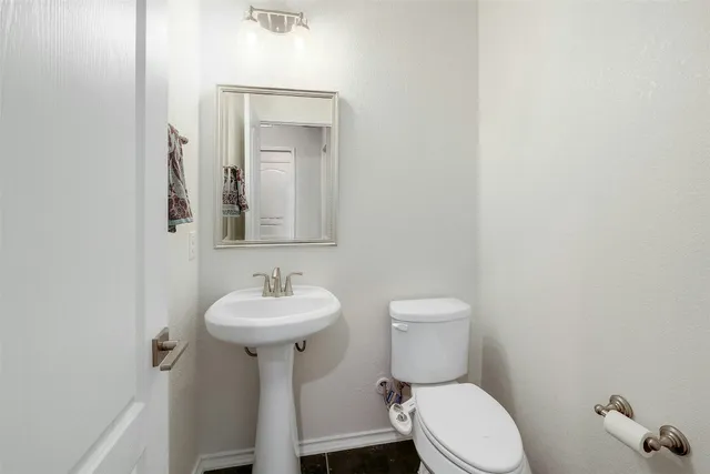 an empty room with windows and ceiling fan