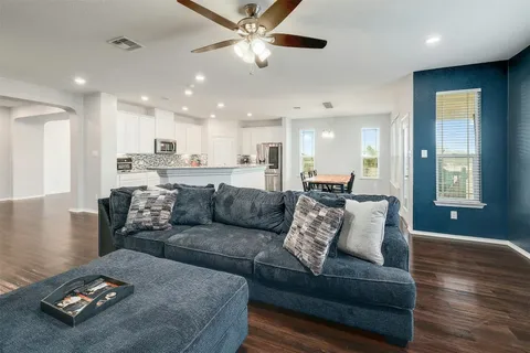 a view of an house with backyard of house