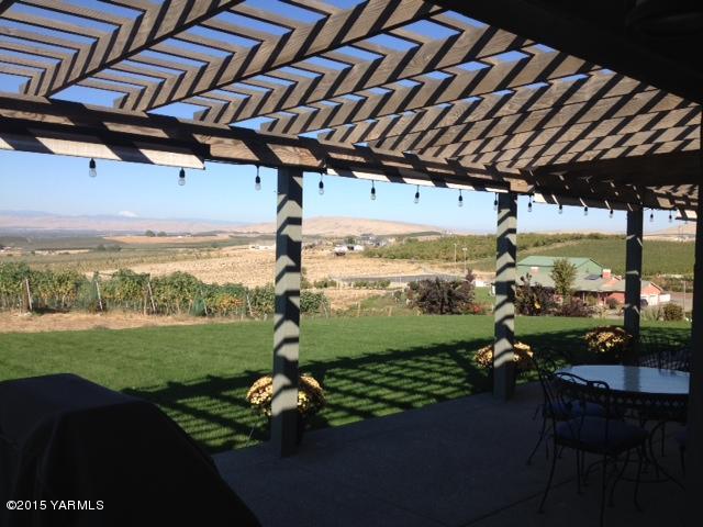 5305 Lombard Loop Road Zillah, WA 98953 - Photo 22 of 27 a view of a swimming pool and an outdoor seating