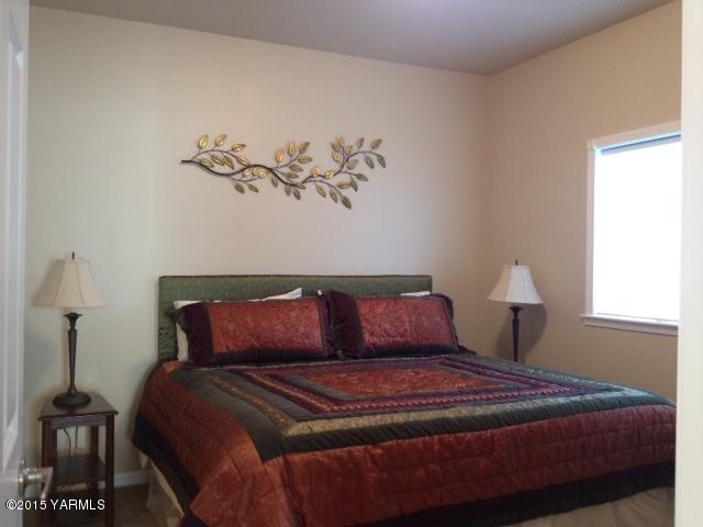 5305 Lombard Loop Road Zillah, WA 98953 - Photo 25 of 27 a bedroom with a bed and a painting on the wall