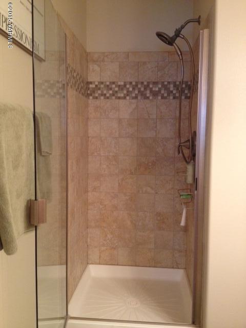 5305 Lombard Loop Road Zillah, WA 98953 - Photo 26 of 27 a bathroom with a shower