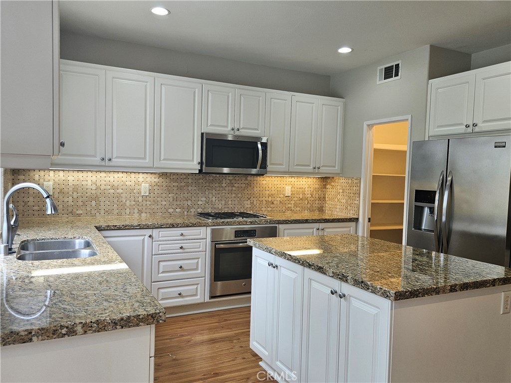 21 Solstice Irvine, CA 92602 - Photo 5 of 17