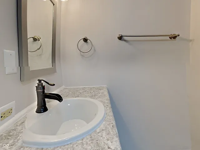 $1,025 | 116 Unit B S B Street, Thorntown, IN 46071