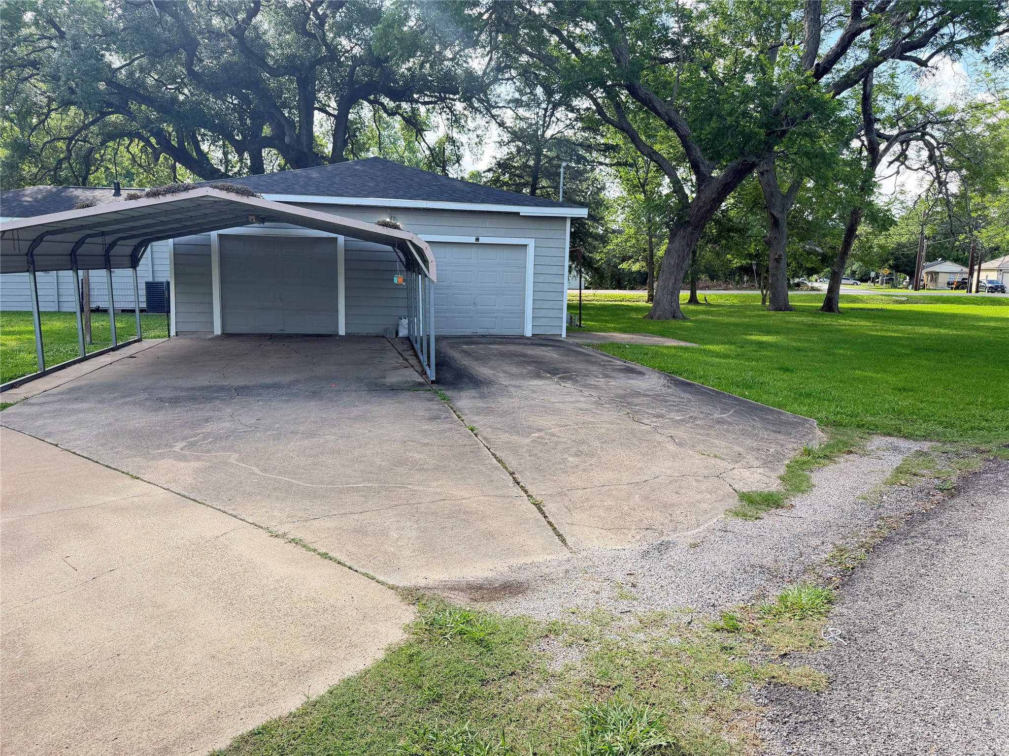 819 West Kyle Road Clute, TX 77531 - Photo 25 of 25