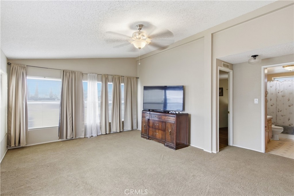 7156 North Winton Way Winton, CA 95388 - Photo 11 of 27 an empty room with windows and cabinet