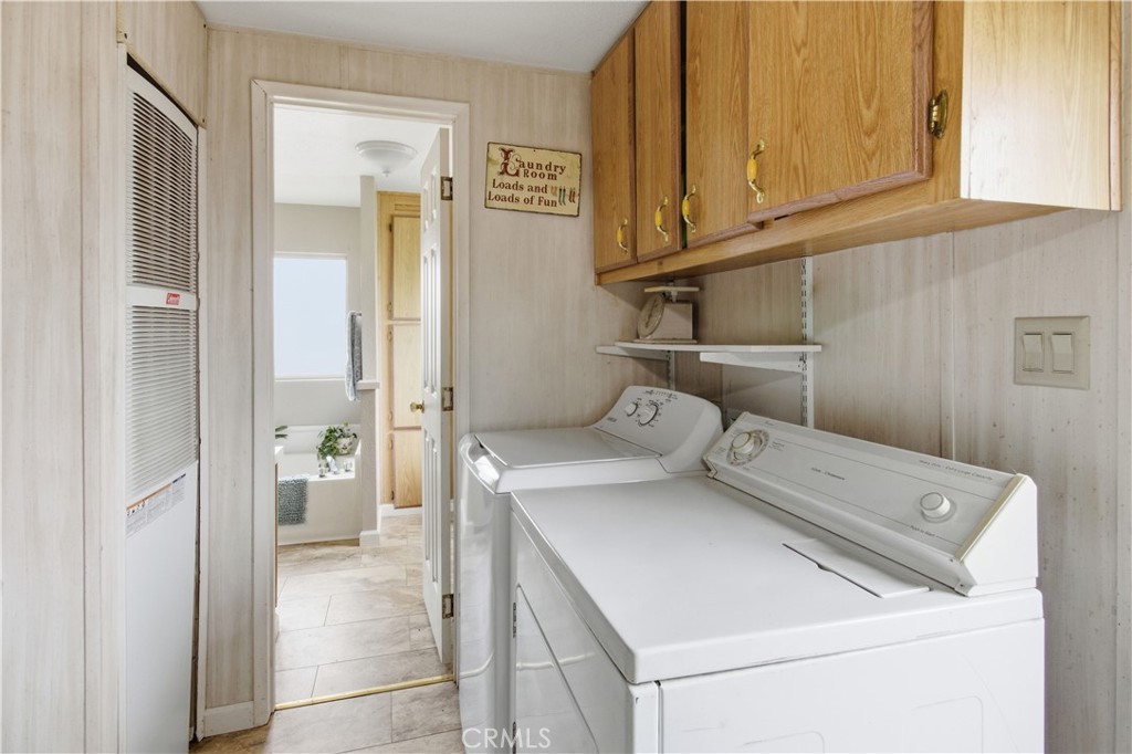 7156 North Winton Way Winton, CA 95388 - Photo 21 of 27 a utility room with dryer and washer