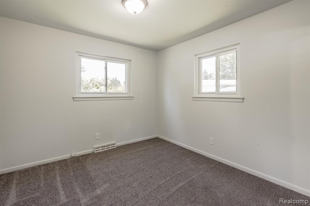 5357 Farm Road Waterford, MI 48327 - Photo 20 of 43