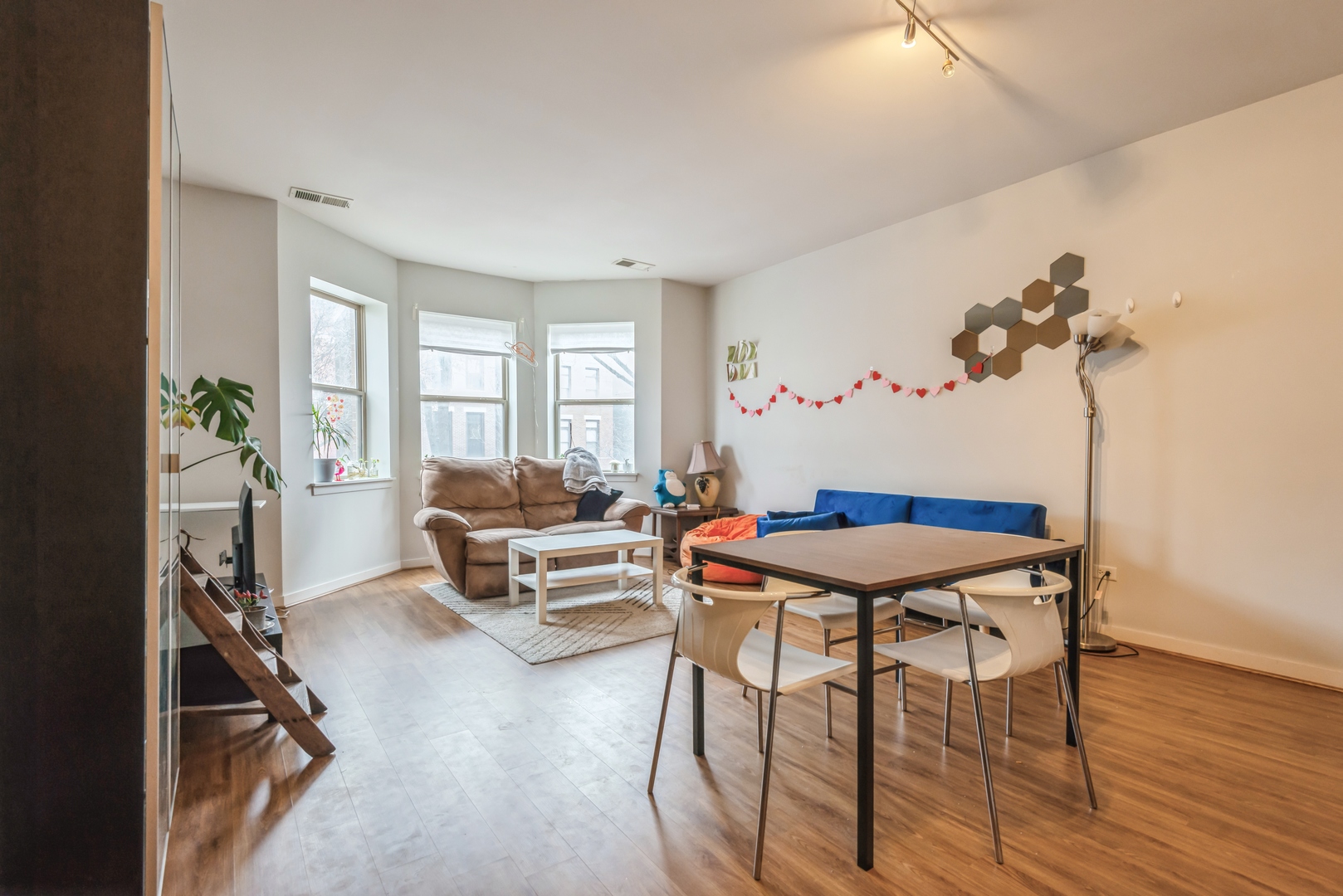 1022 South Racine Avenue, Unit 201 Chicago, IL 60607 - Photo 2 of 13 a living room with furniture a rug and white walls