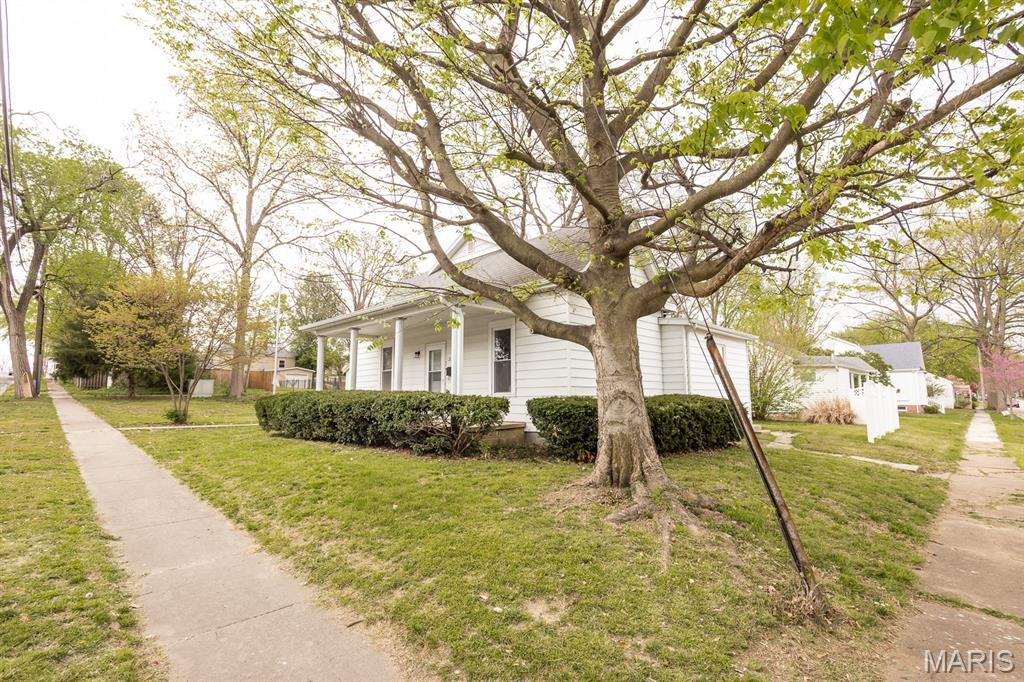 220 South St Clair Street Lebanon, IL 62254 - Photo 2 of 29