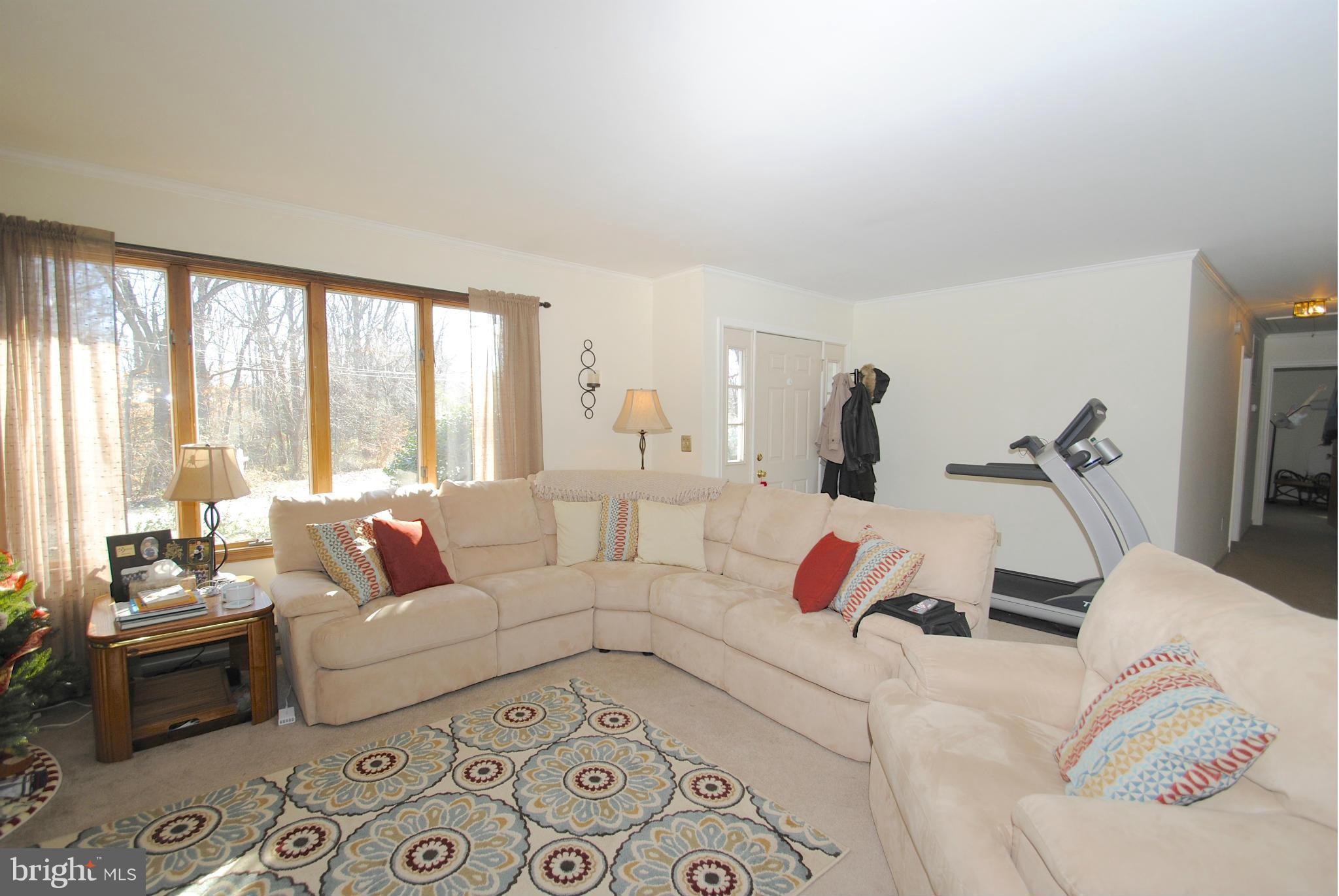 2706 Riverview Drive Riva, MD 21140 - Photo 17 of 30 Living Room