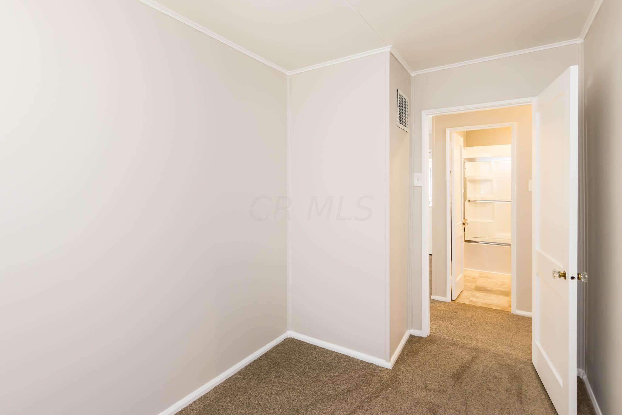 248 Ross Road Columbus, OH 43213 - Photo 15 of 29 Room 3
