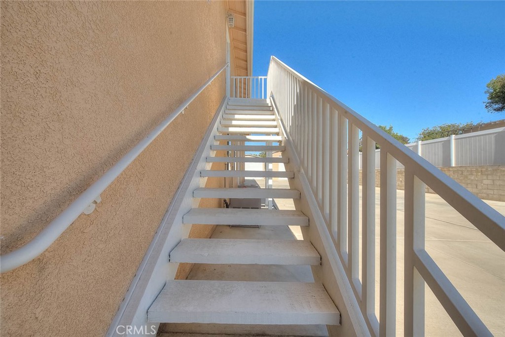 17292 Bali Drive Riverside, CA 92504 - Photo 67 of 75 Entry Frontal Unit 2 second level