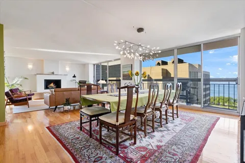 $674,500 | 5201 South Cornell Avenue, Unit 22AB, Chicago, IL 60615