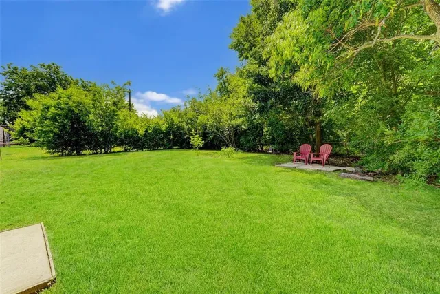 a view of an outdoor space and a yard
