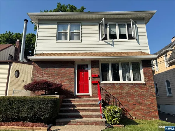 $2,900 | 103 East Pleasant Avenue, Unit 2, Maywood, NJ 07607