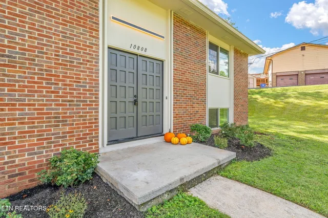 $489,900 | 10808 Dineen Drive, Knoxville, TN 37934