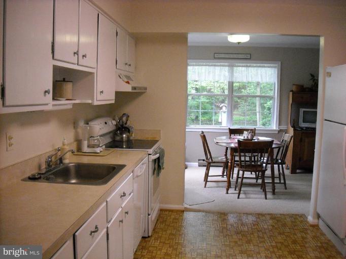 6113 Goodman Road Laurel, MD 20707 - Photo 4 of 15 Kitchen/Family Room
