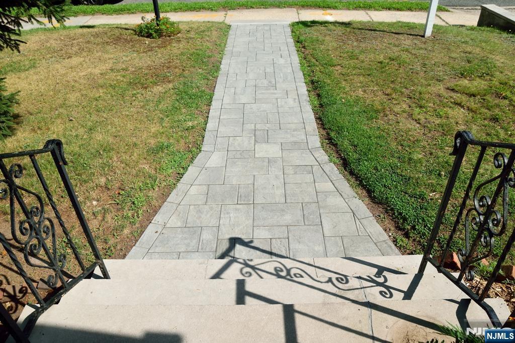 46 Newcomb Road Tenafly, NJ 07670 - Photo 3 of 18 Gallery Image 3