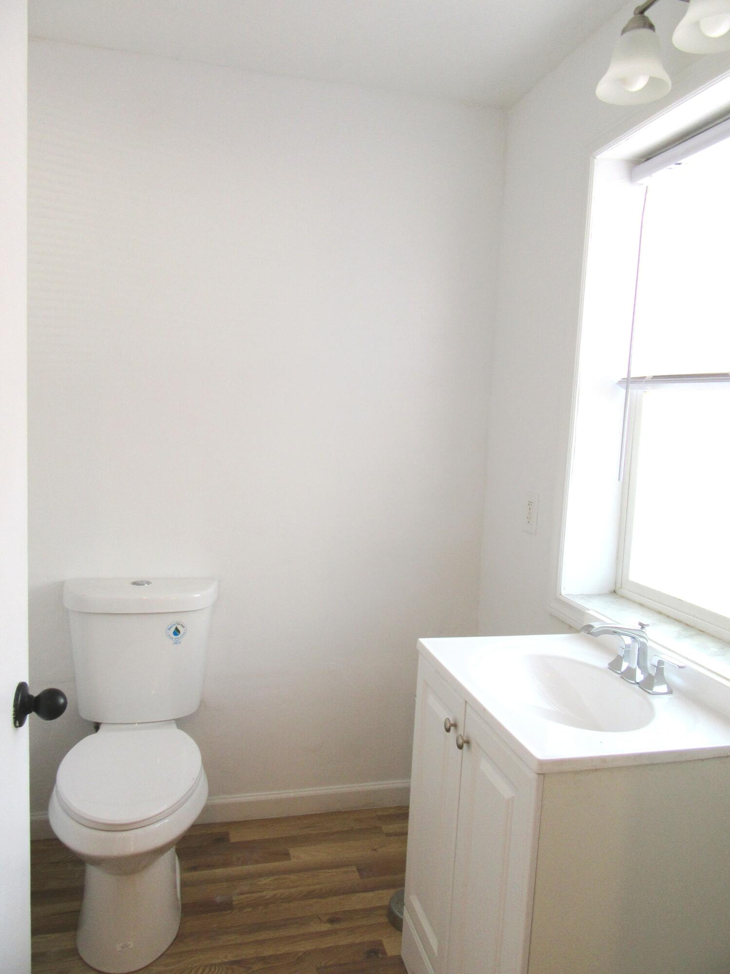 907 West 3rd Street Alturas, CA 96101 - Photo 16 of 32 Primary half bath 1