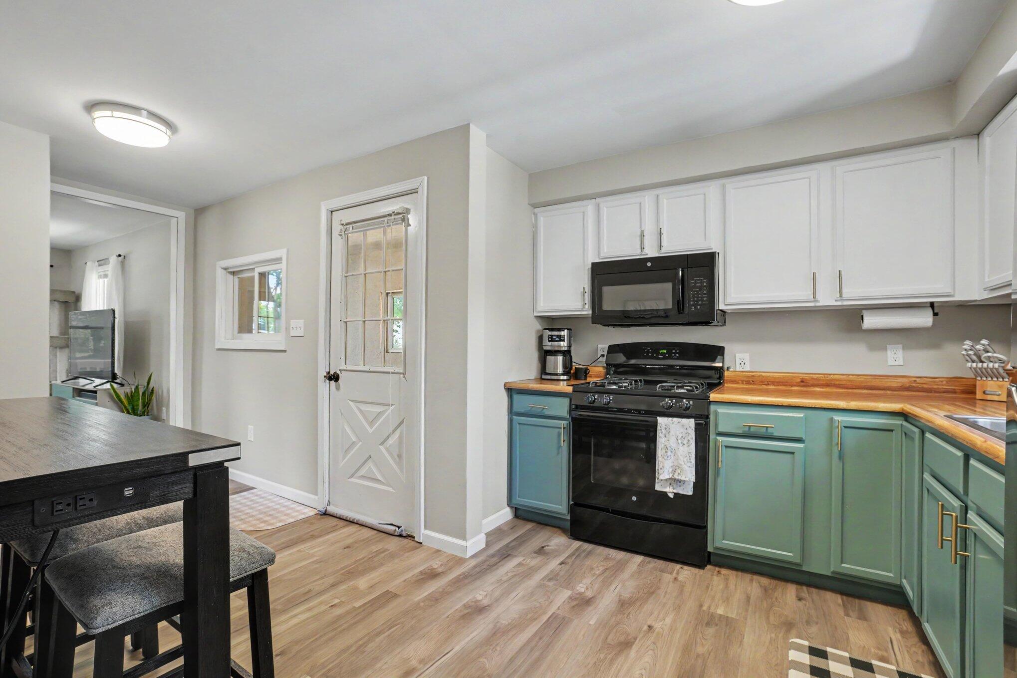 722 South Grant Avenue Three Rivers, MI 49093 - Photo 7 of 26 008_file_9751