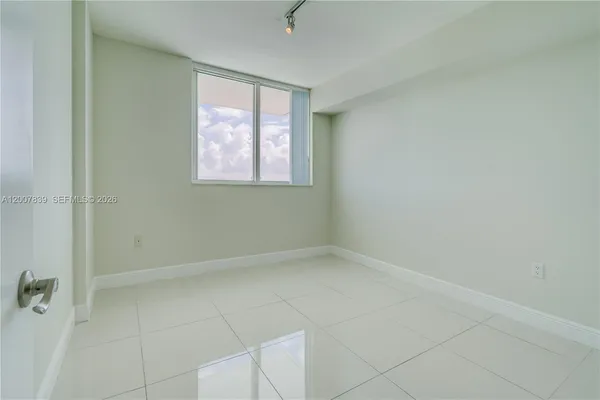 $2,800 | 1871 Northwest S River Drive, Unit 802, Miami, FL 33125